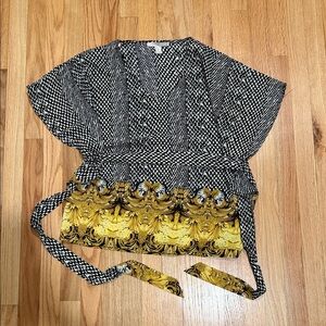 Forever 21 Black and Yellow Patterned Blouse